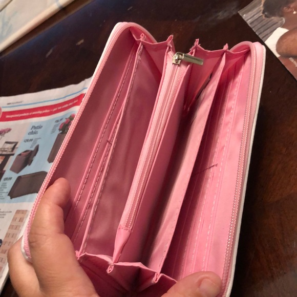 New pink wallet - Picture 2 of 3